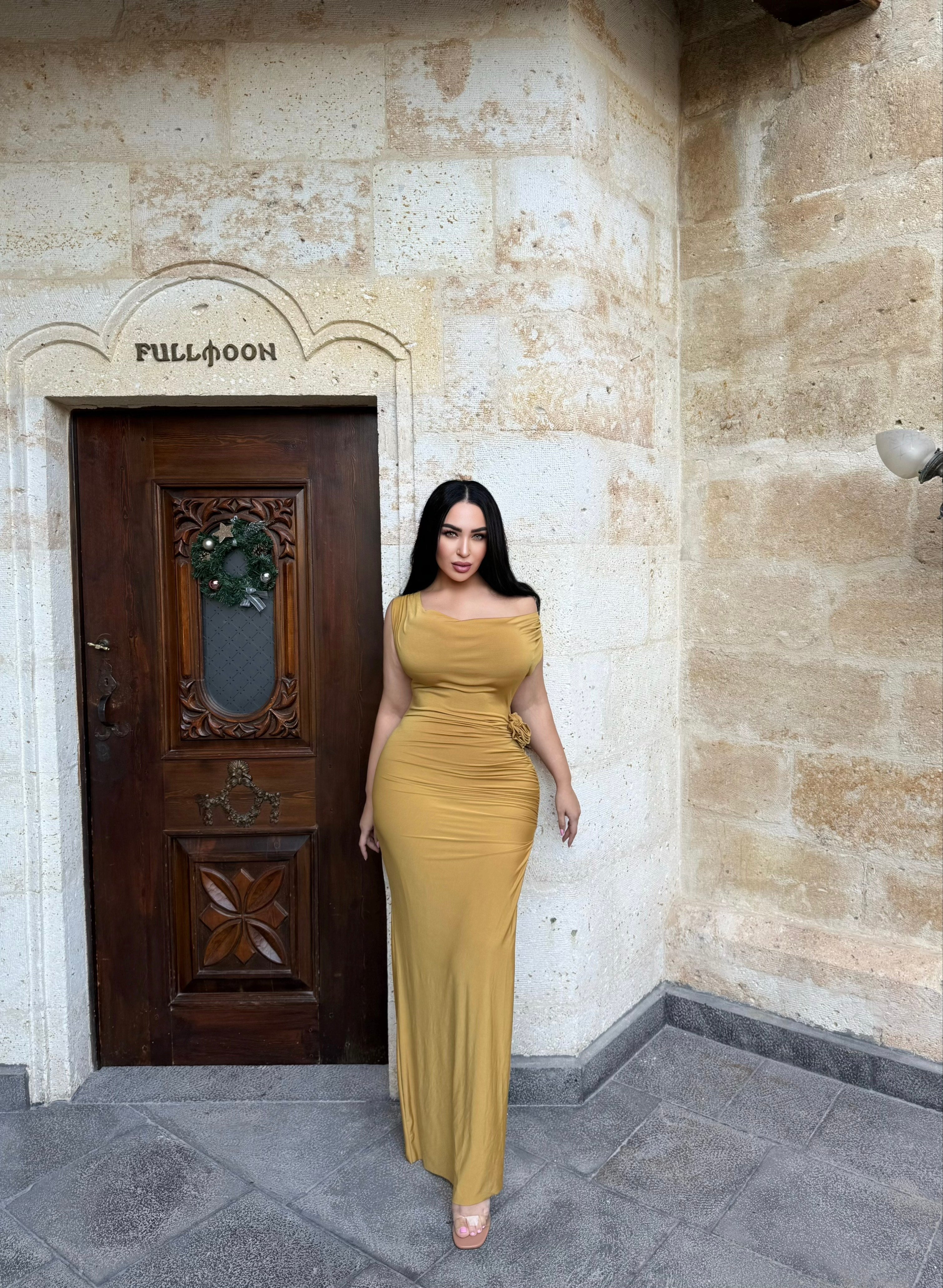 Robe de soirée ajustée avec fente