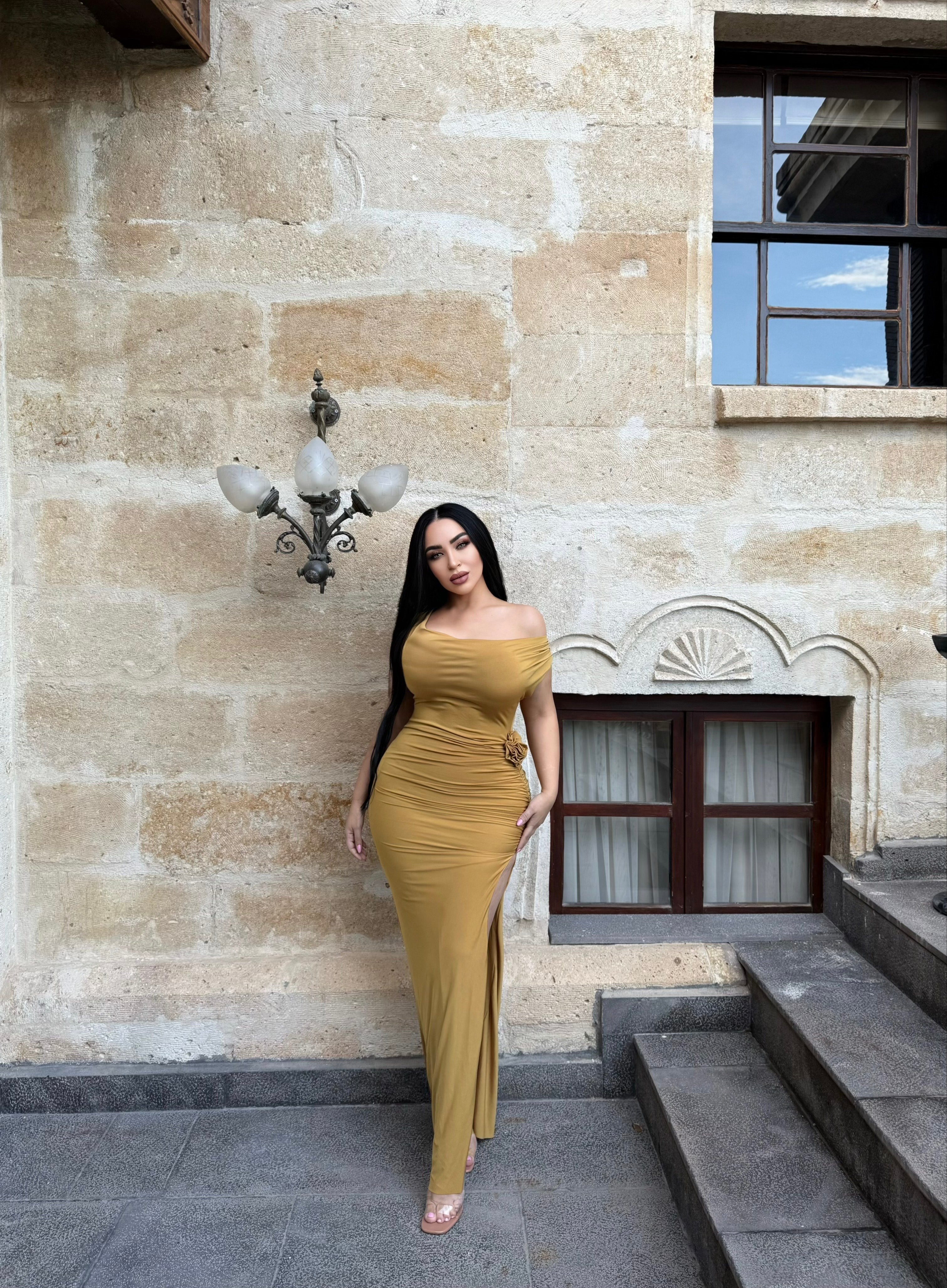 Robe de soirée ajustée avec fente