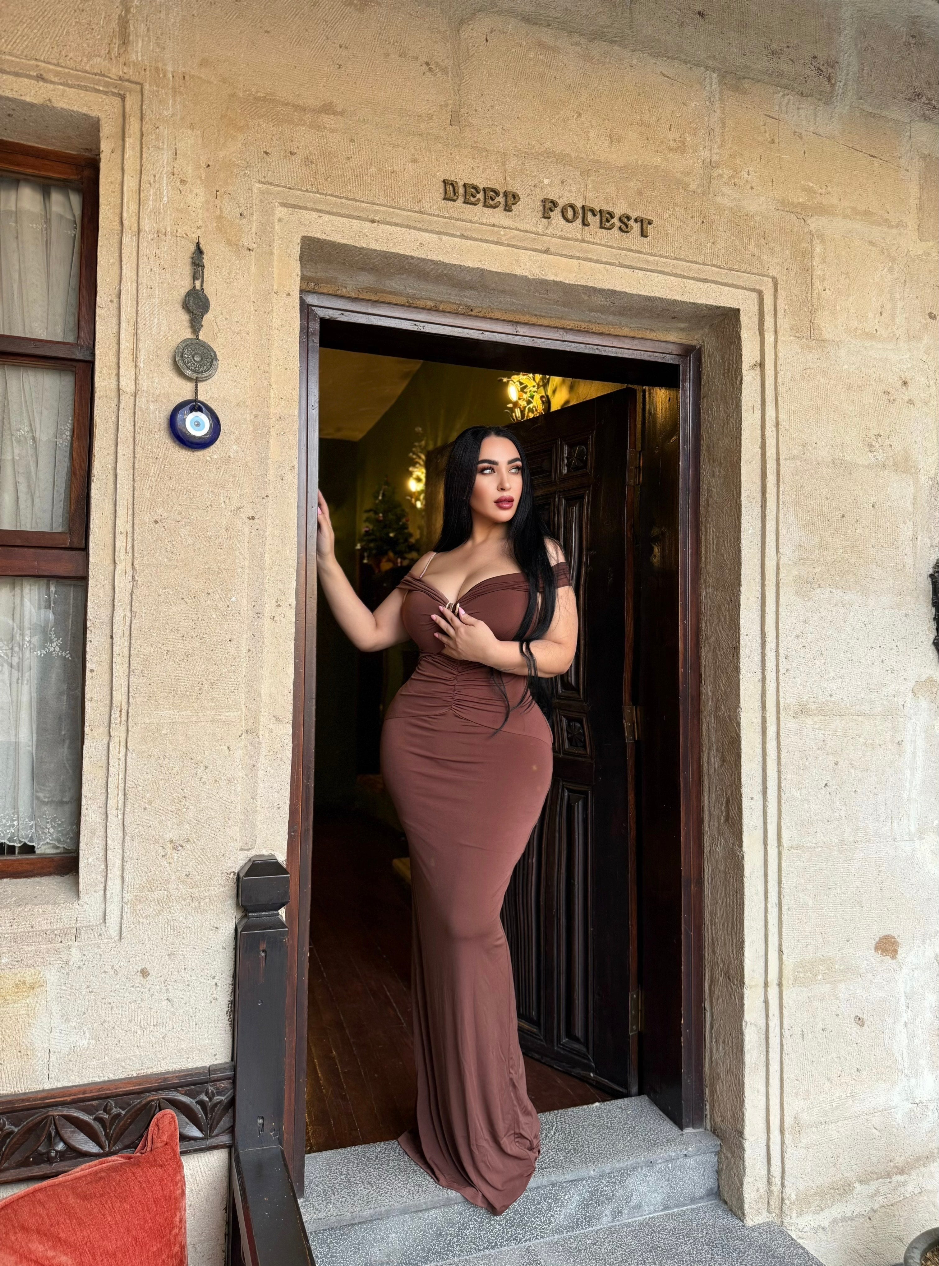 Robe longue à épaules dénudées avec détail en O