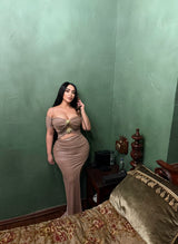 Robe de soirée ajustée à ornements dorés