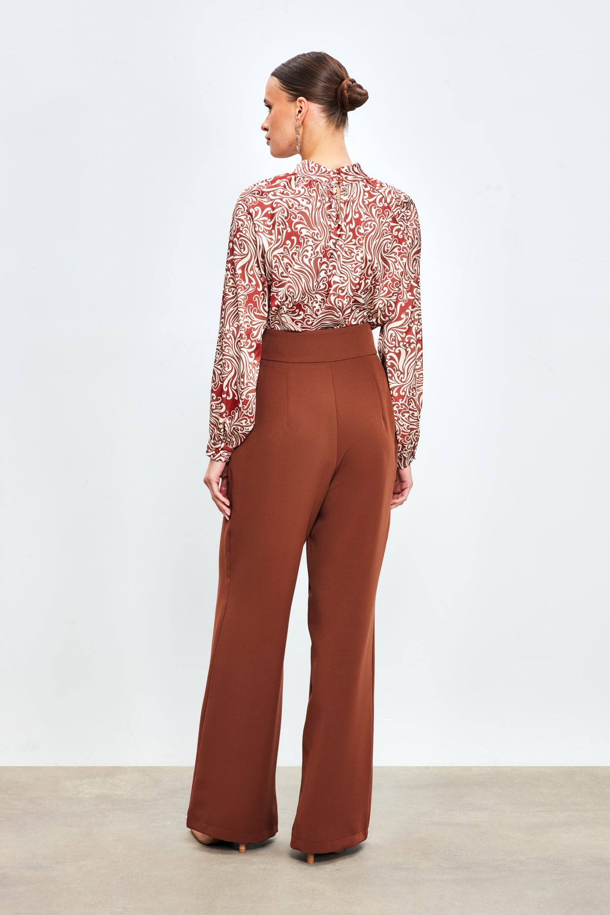 Pantalon large taille haute avec ceinture