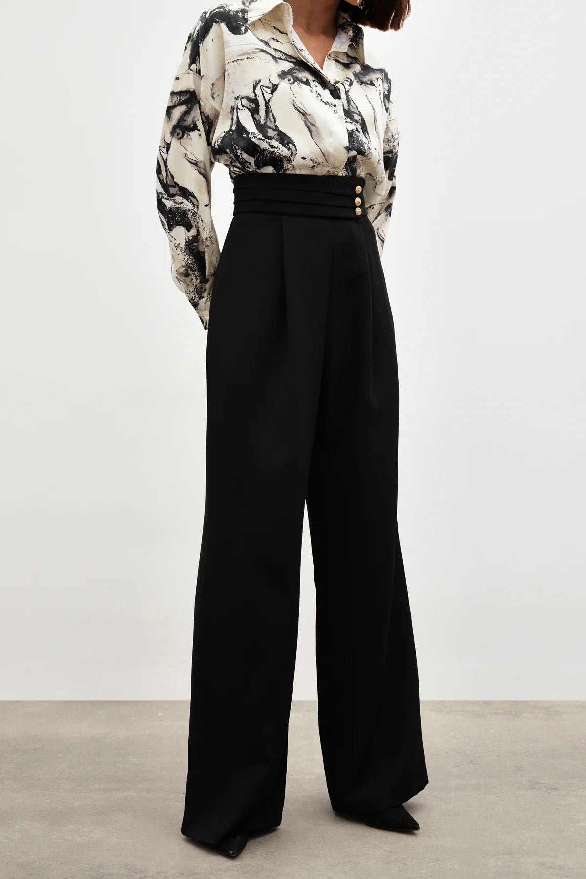 Pantalon large taille haute à boutons dorés