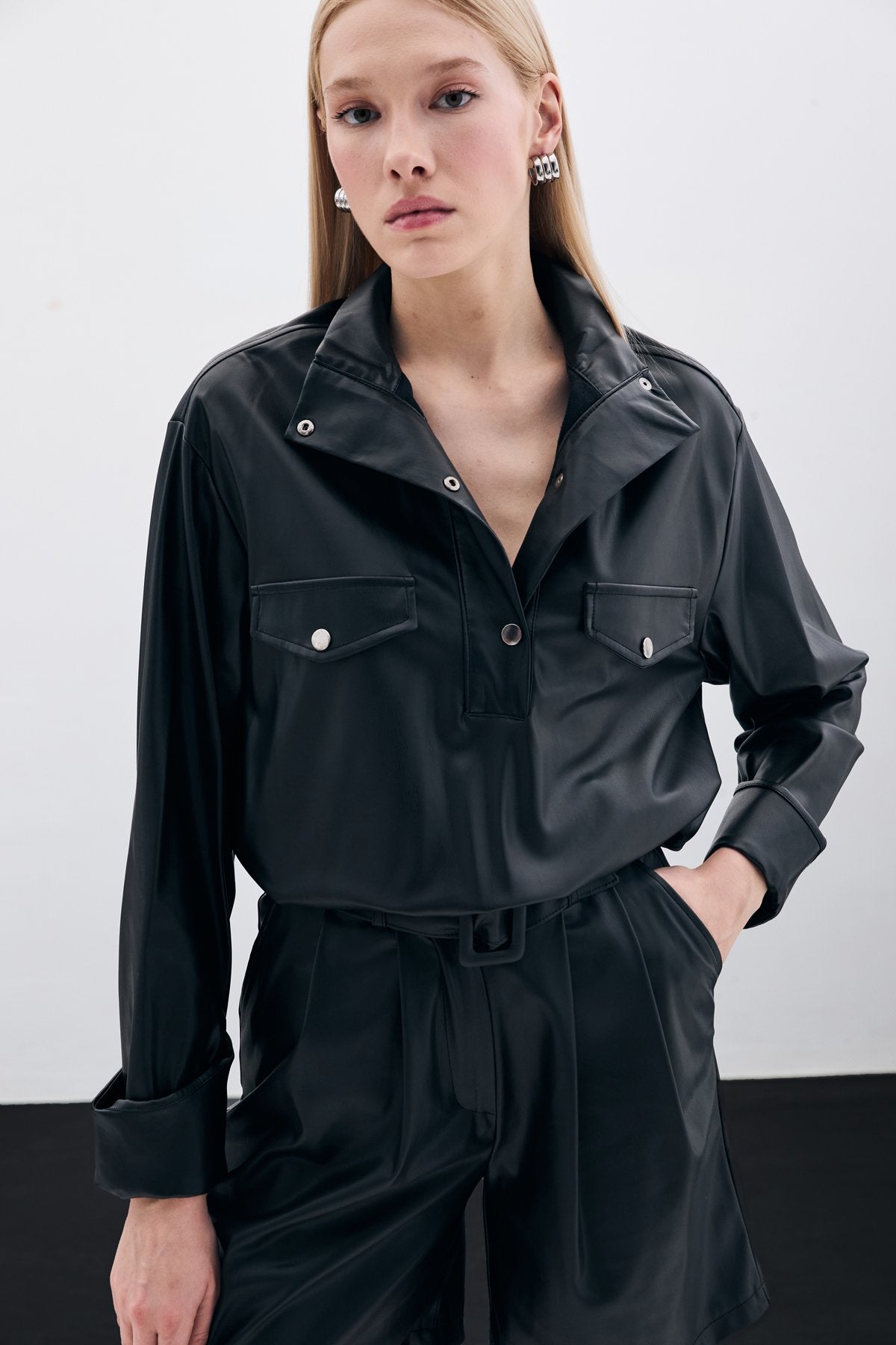 Haut à manches longues de style utilitaire