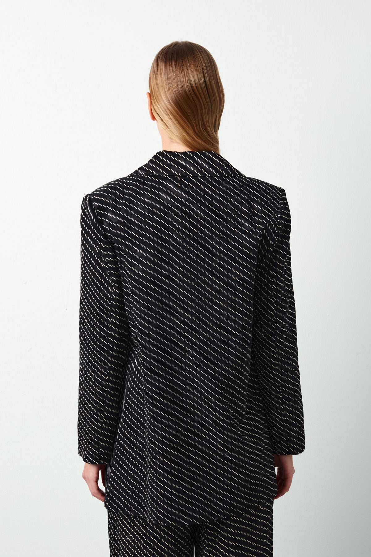 Costume tissé à rayures