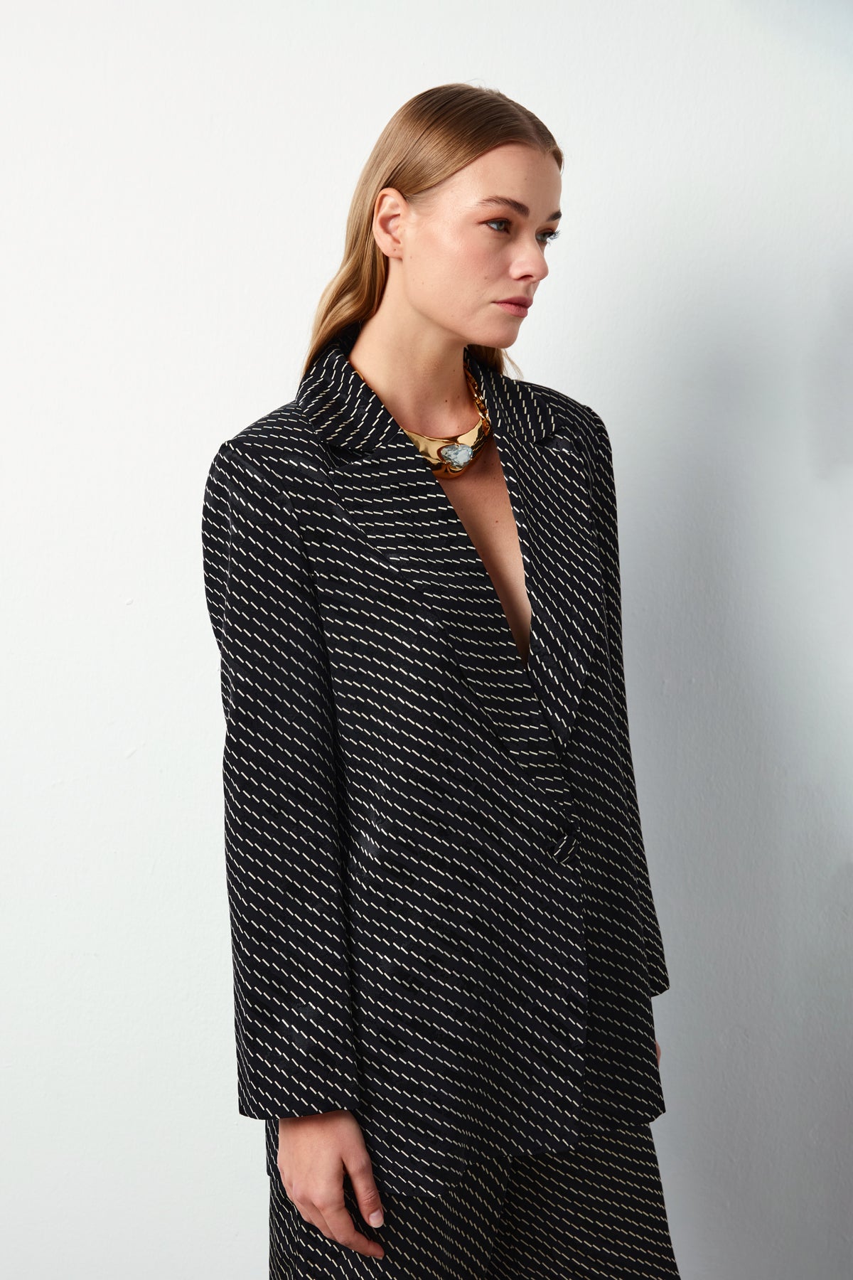 Costume tissé à rayures