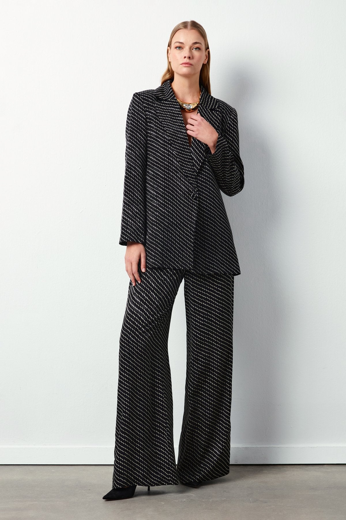 Costume tissé à rayures