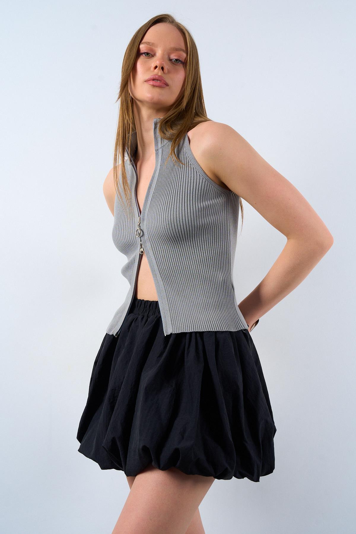 Haut dos nu côtelé avec fermeture éclair sur le devant