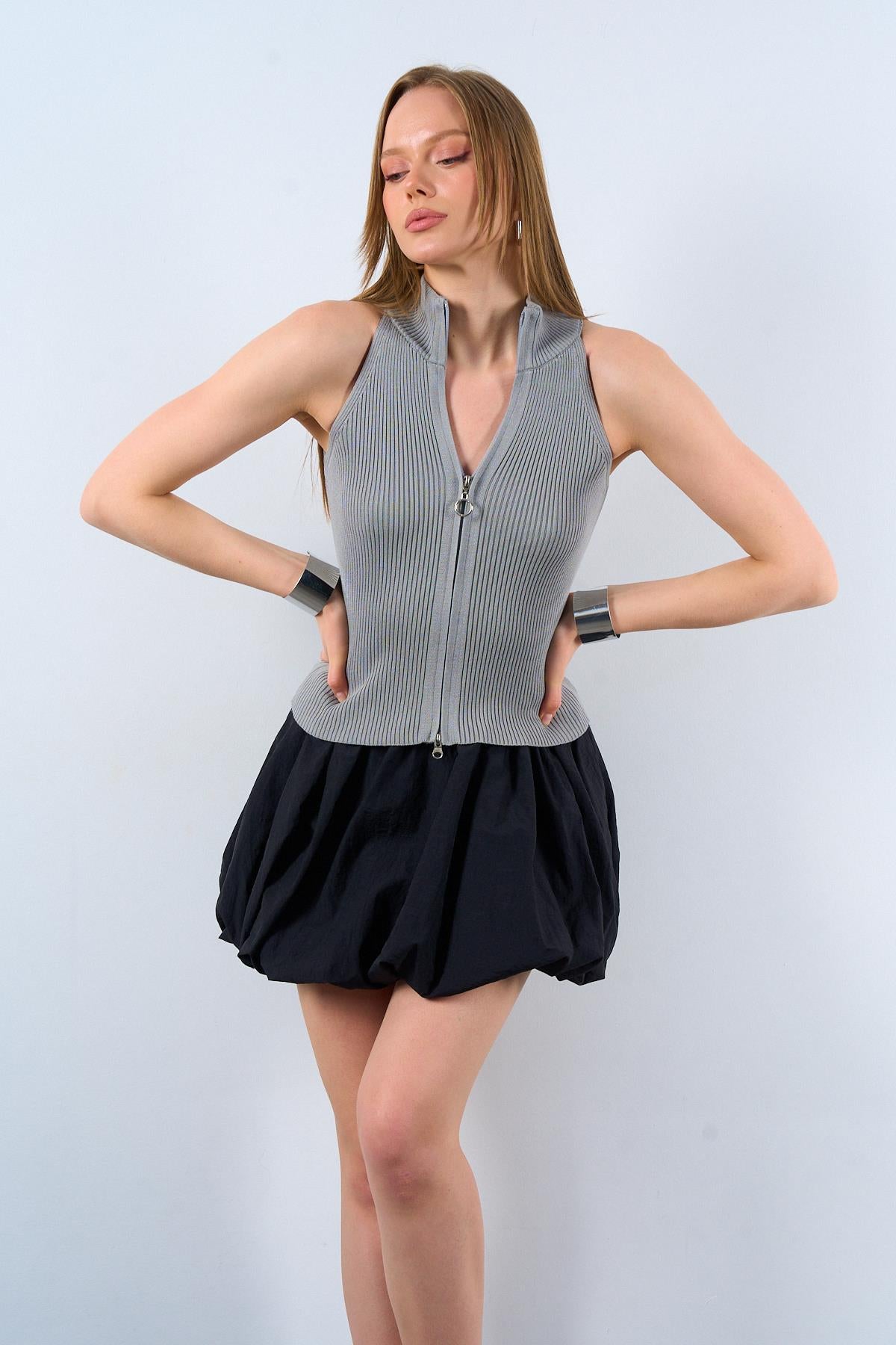 Haut dos nu côtelé avec fermeture éclair sur le devant