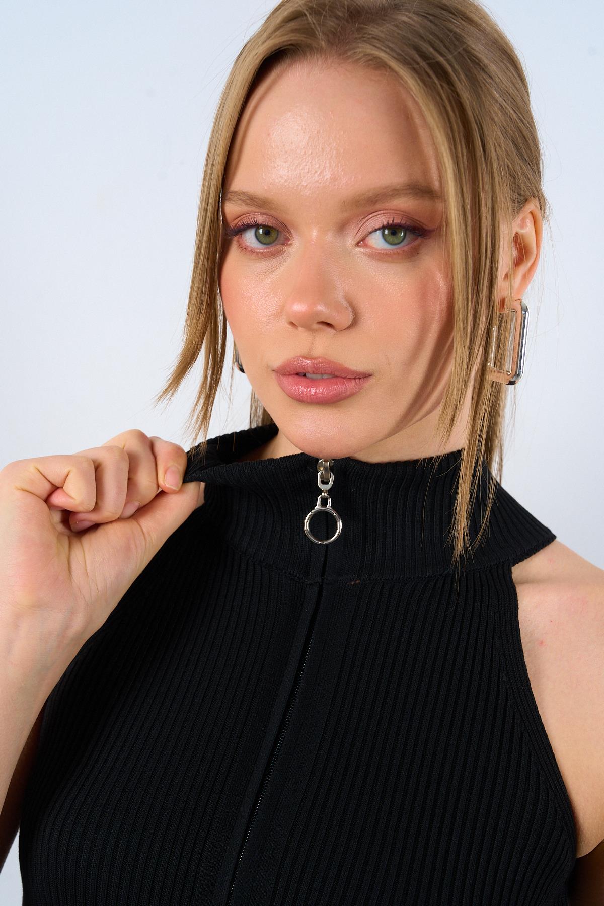 Haut dos nu côtelé avec fermeture éclair sur le devant