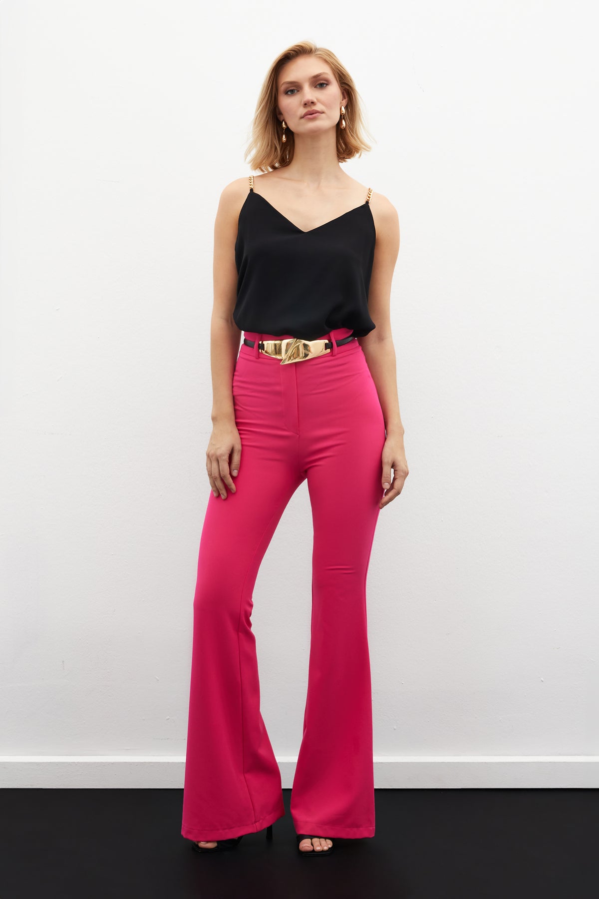 Haut caraco à col en V et bretelles en chaîne