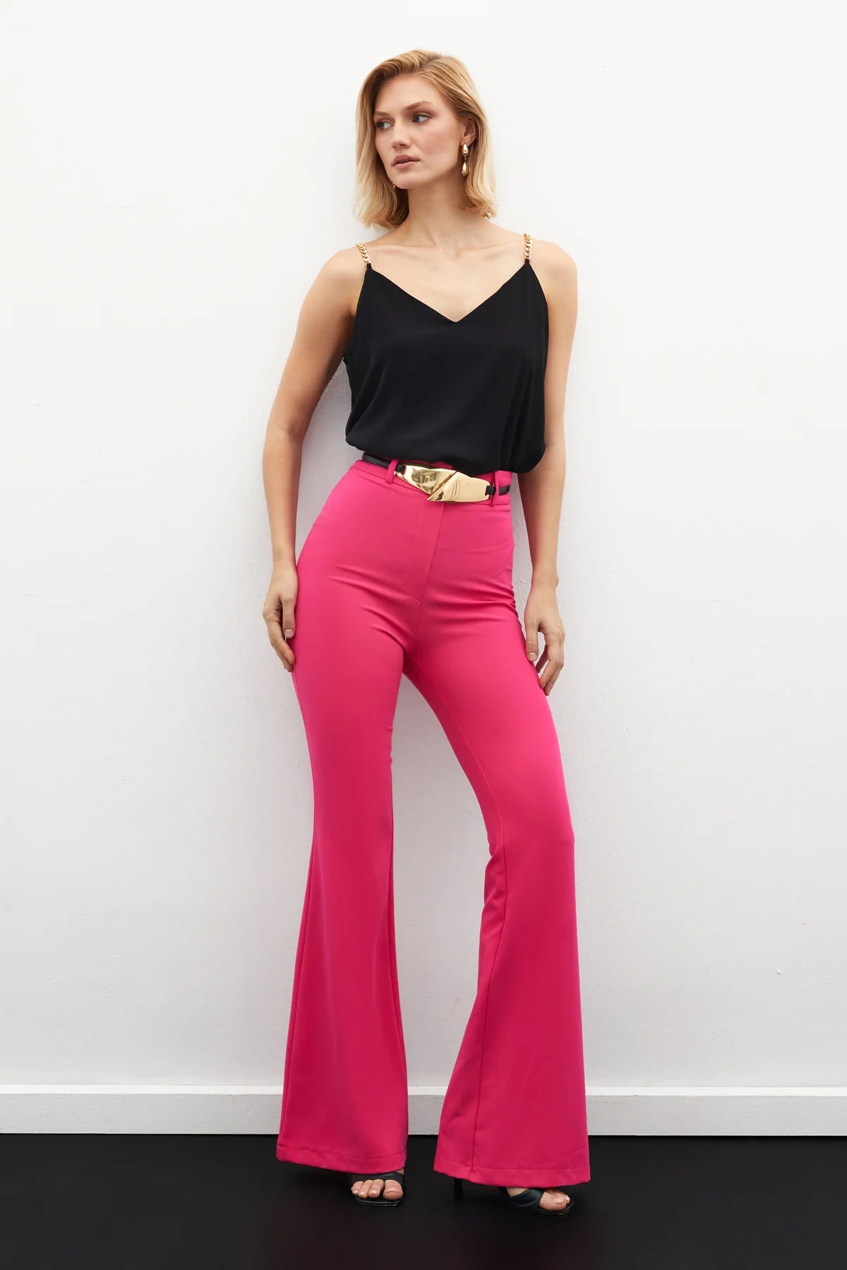 Haut caraco à col en V et bretelles en chaîne