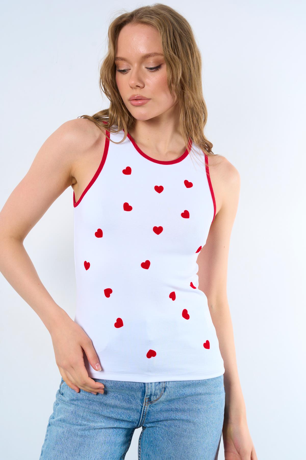 Débardeur à bordures avec motif cœur