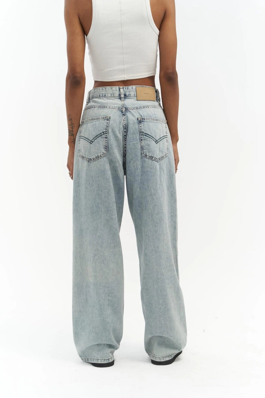 Jean large à rayures latérales