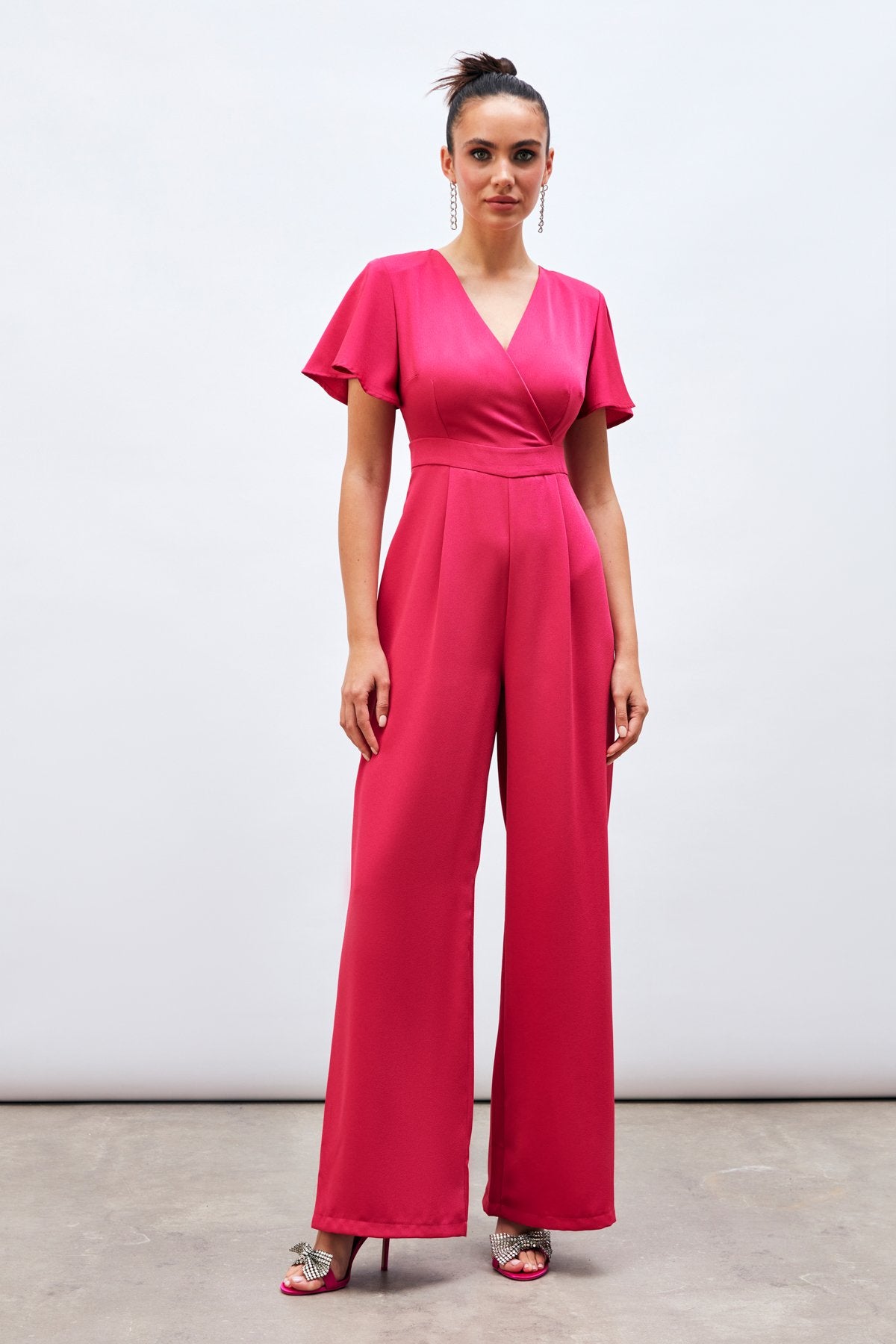 Combinaison à col en V et manches flottantes