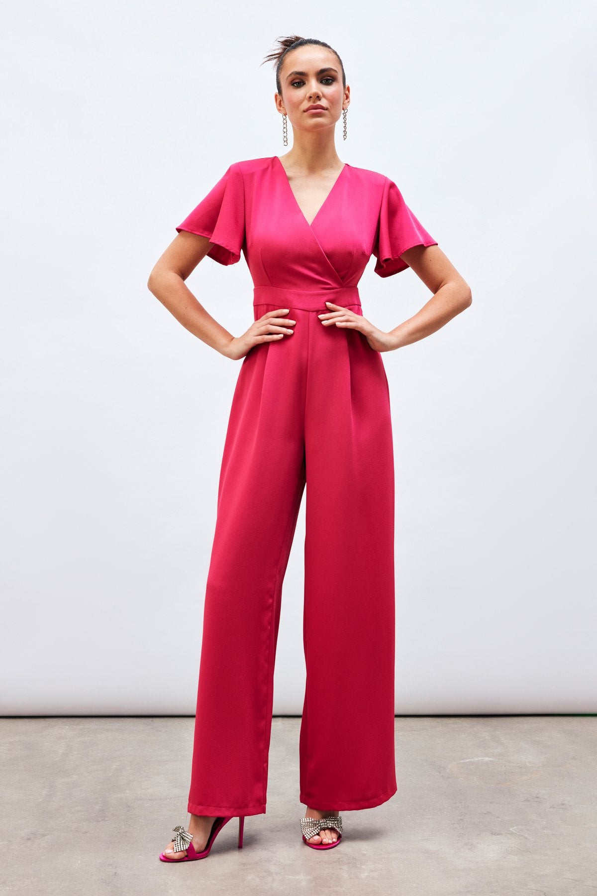 Combinaison à col en V et manches flottantes