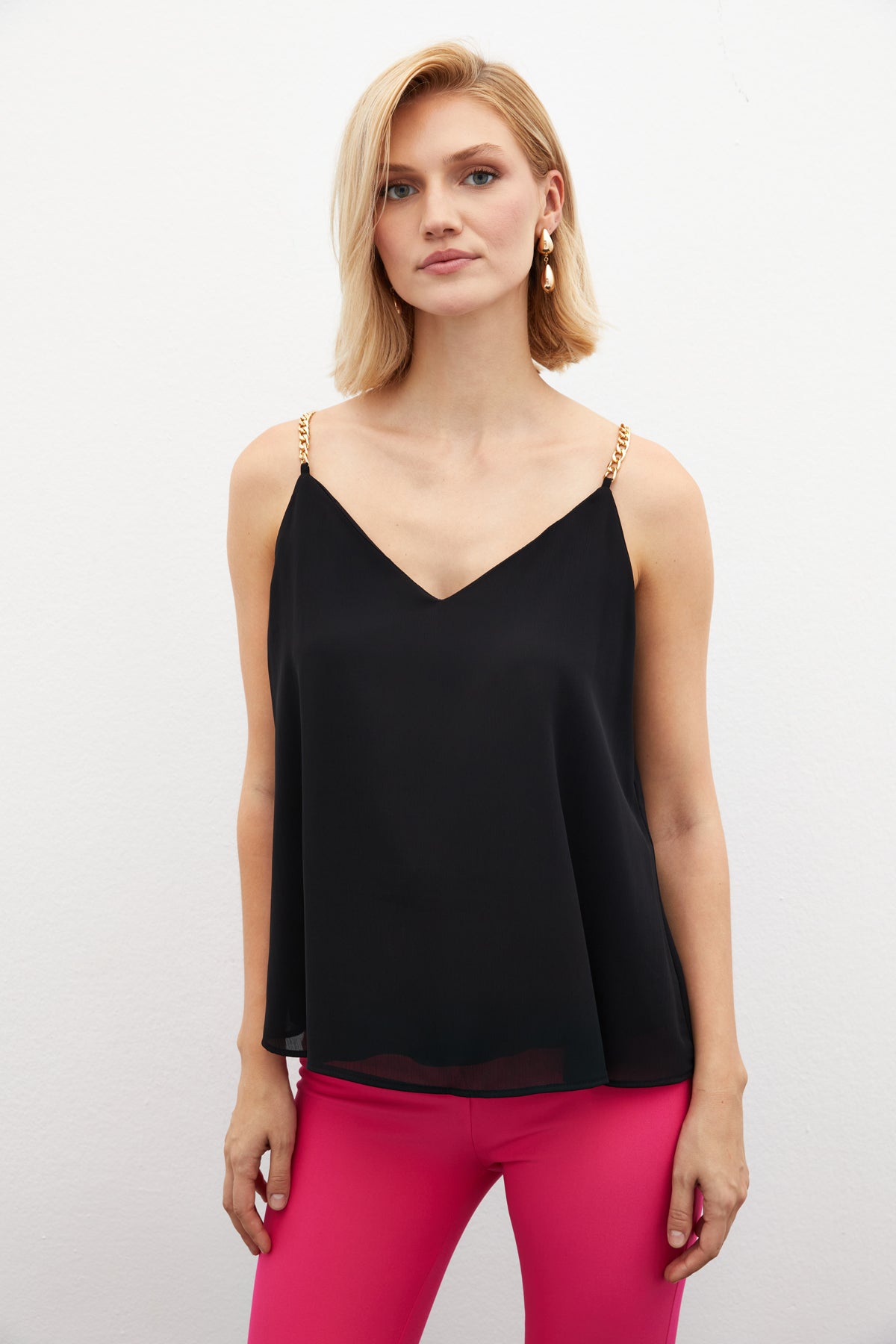 Haut caraco à col en V et bretelles en chaîne